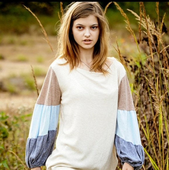 FLASH SALE🔥LAST 1! Color Block Bubble Sleeve Top - Picture 3 of 5